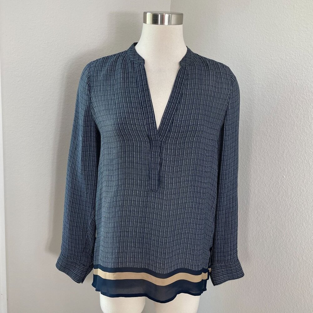Vince Womens Small Navy Beige 100%‎ Silk Blouse V Neck Long Sleeve V Neck Shirt